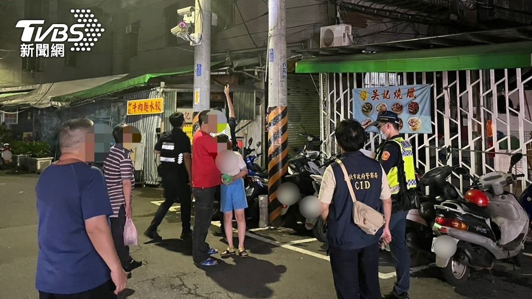 小朋友哭哭！寵物鳥飛走誤觸變電箱釀爆炸跳電　綠鸚鵡GG了