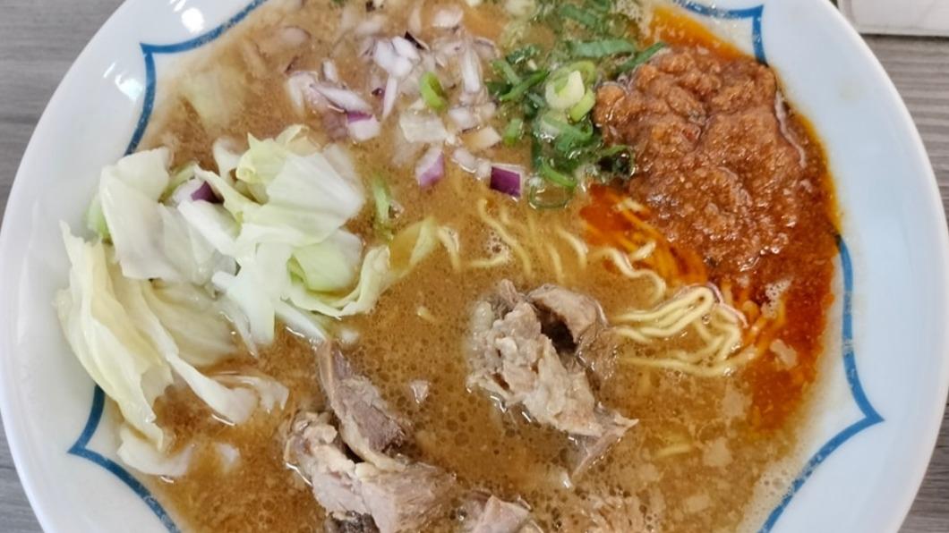 「一番星拉麵」每天都是限量供應,因此每到用餐時間就會大排長龍。(圖/翻攝自「一番星拉麵」臉書)