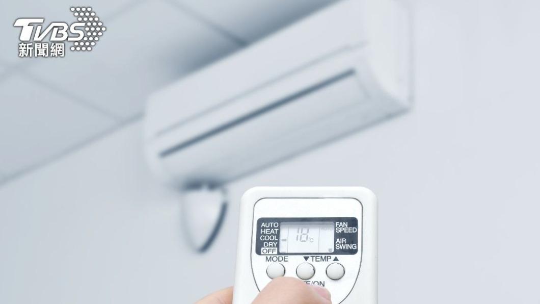 每個人對於冷氣定溫的標準不一,有人更提供「30度照樣冷」的方法。(示意圖/shutterstock達志影像)