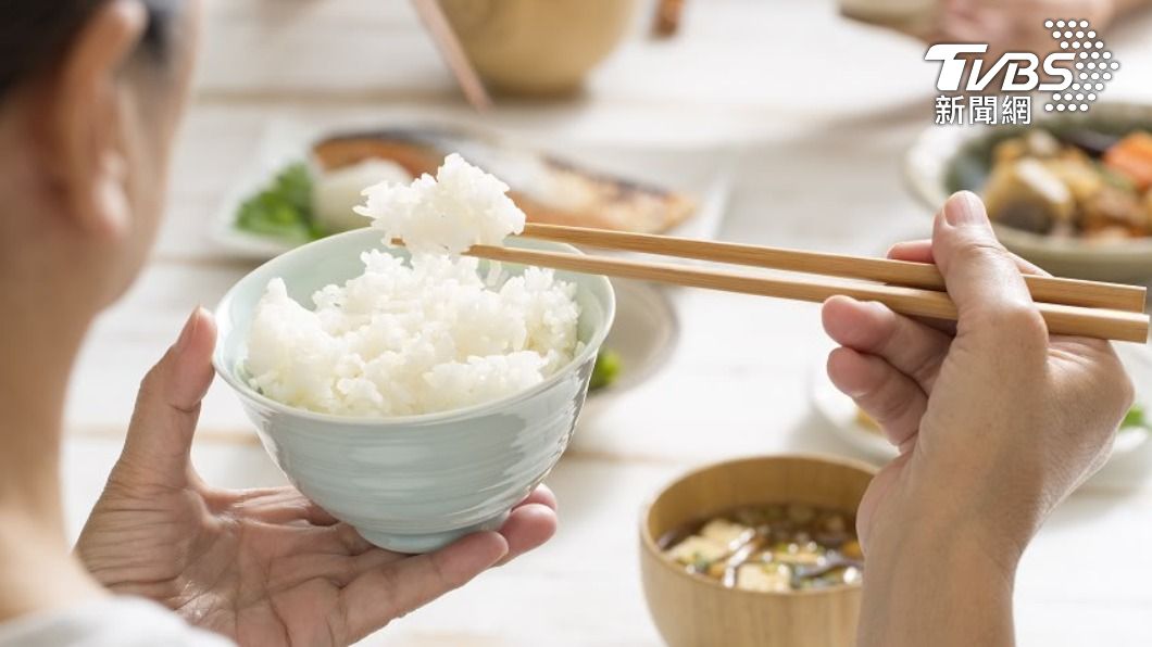 吞嚥困難-吃飯折壽-吃飯短命-長輩吞嚥困難-神經老年症候群-長輩咳聲-吸入性肺炎-長輩老化