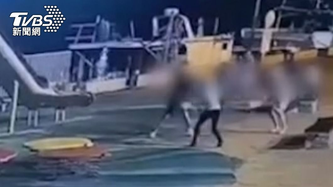 心儀女和前任逛情人橋!醋男氣瘋糾眾砍 他臀部中兩刀送醫