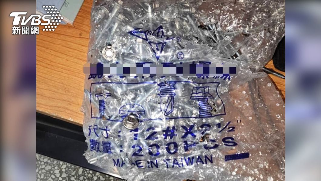 警方在現場找到2包螺絲釘塑膠袋。(圖/警方提供)