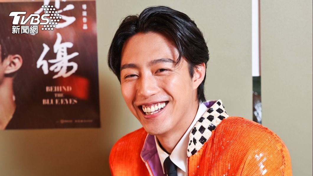 蔡凡熙不怕被看到剛出道的生澀模樣,笑說「誰沒年輕過」。(圖/趙世平攝)