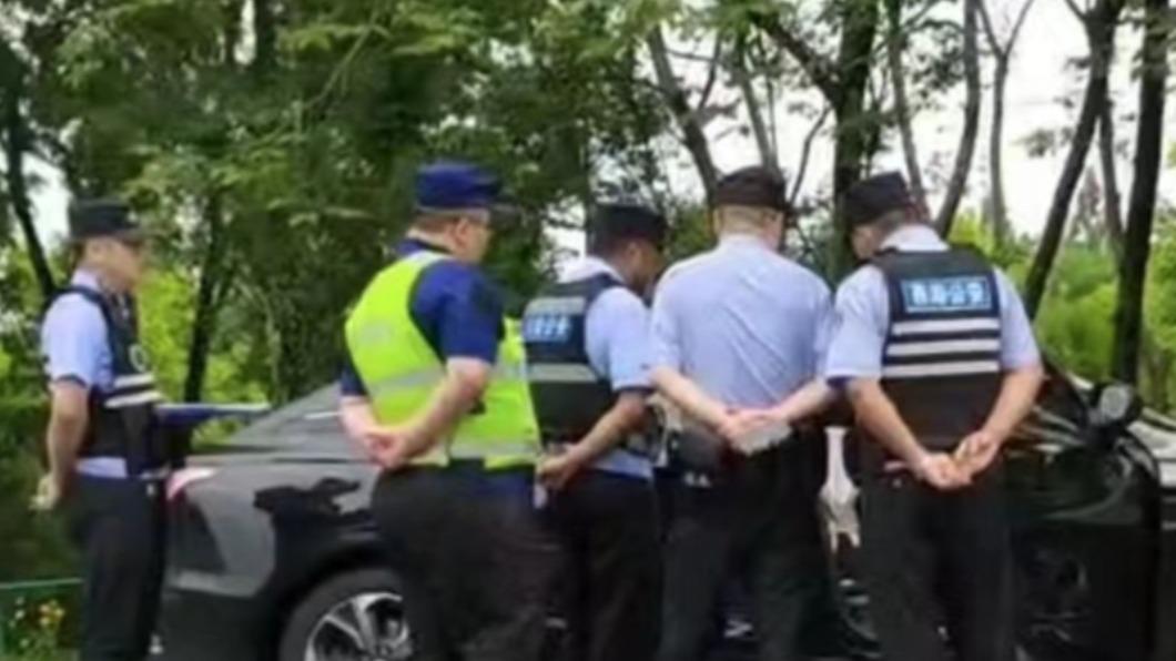 警方只能調解,無法直接逮捕惹議。(圖/翻攝自《新聞晨報》)
