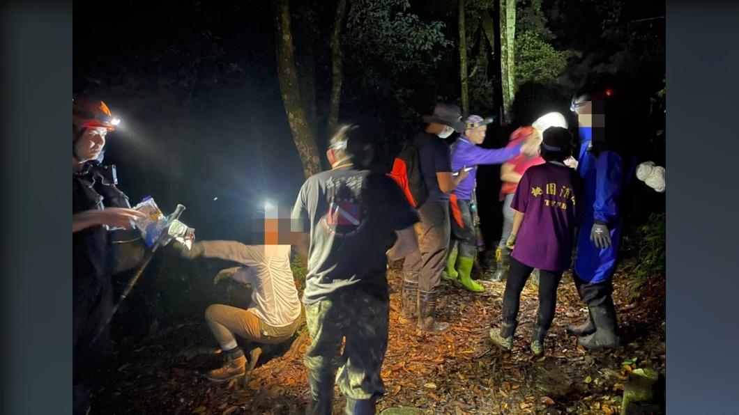 攀北插天山天黑受困 警消連夜搜救