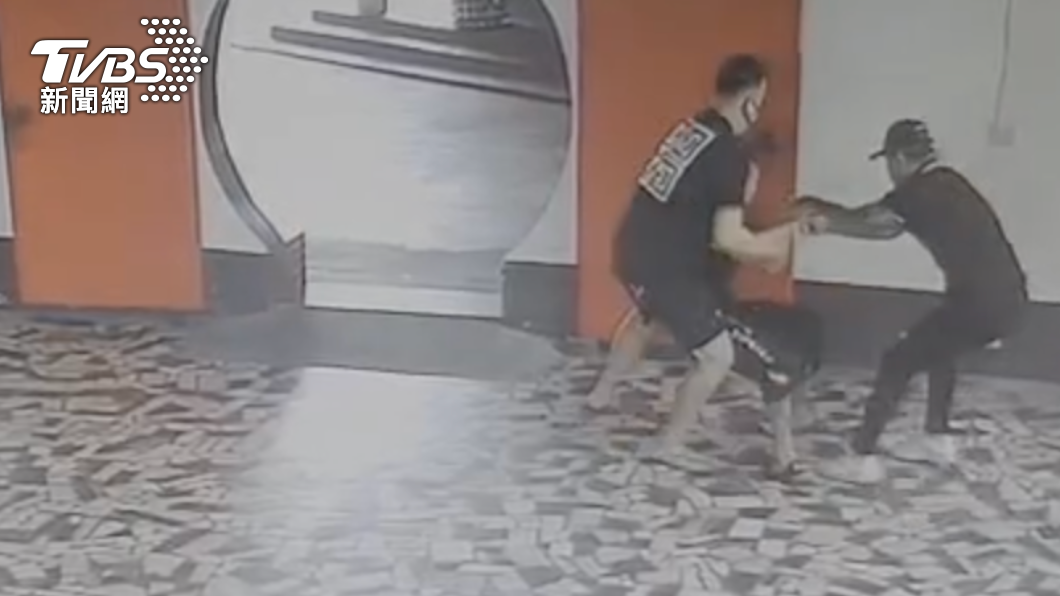 蔡男遭2人圍毆。(圖/警方提供)