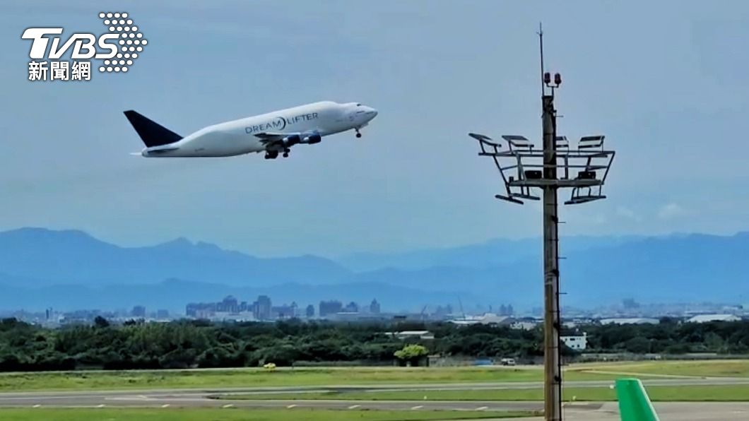 不明飛行物致桃機關閉40分鐘 影響7航班、千餘名旅客
