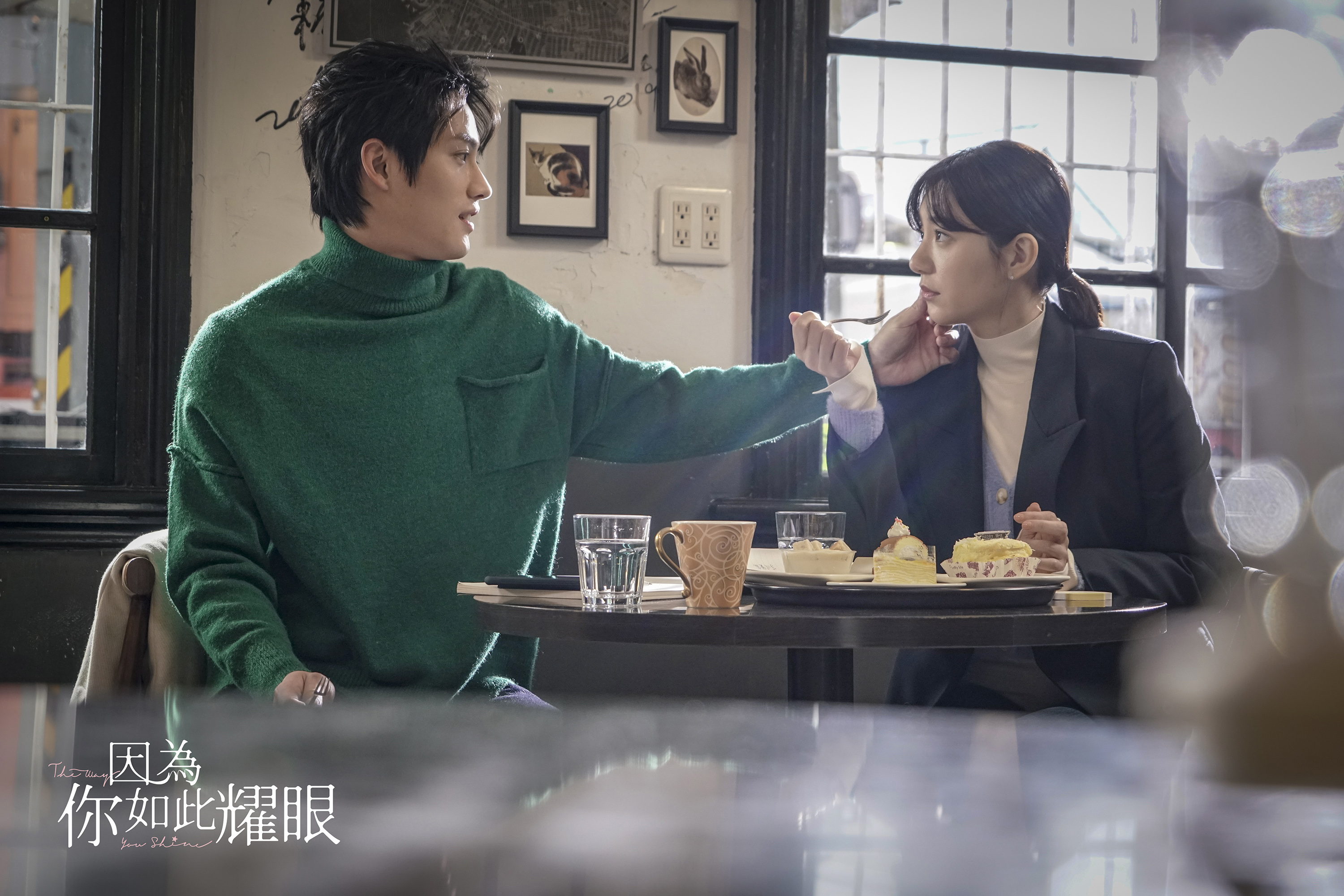 郭雪芙(右)、范少勳從互看不順眼,到攜手完成甜點比賽。(圖/時創影業提供)