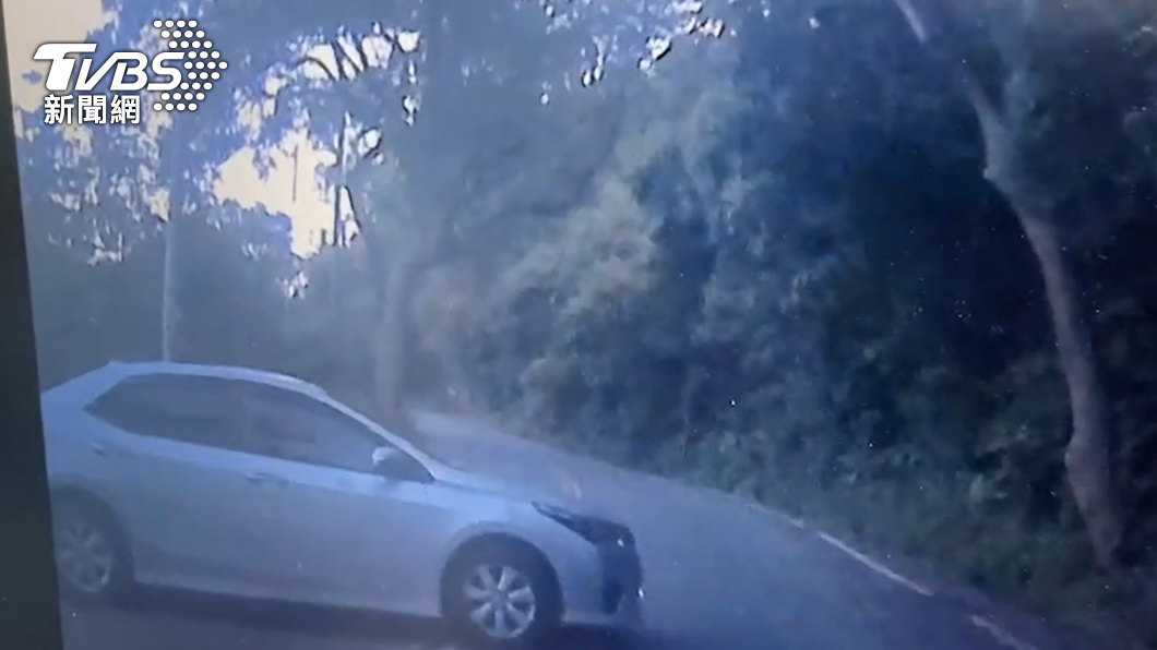 邱男攔下阿伯的車。（圖／TVBS）
