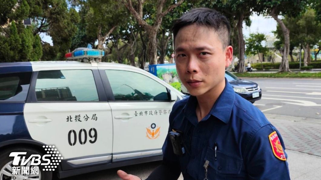 滅火器給我!海鮮餐廳油鍋竄火 員警奮不顧身衝火場