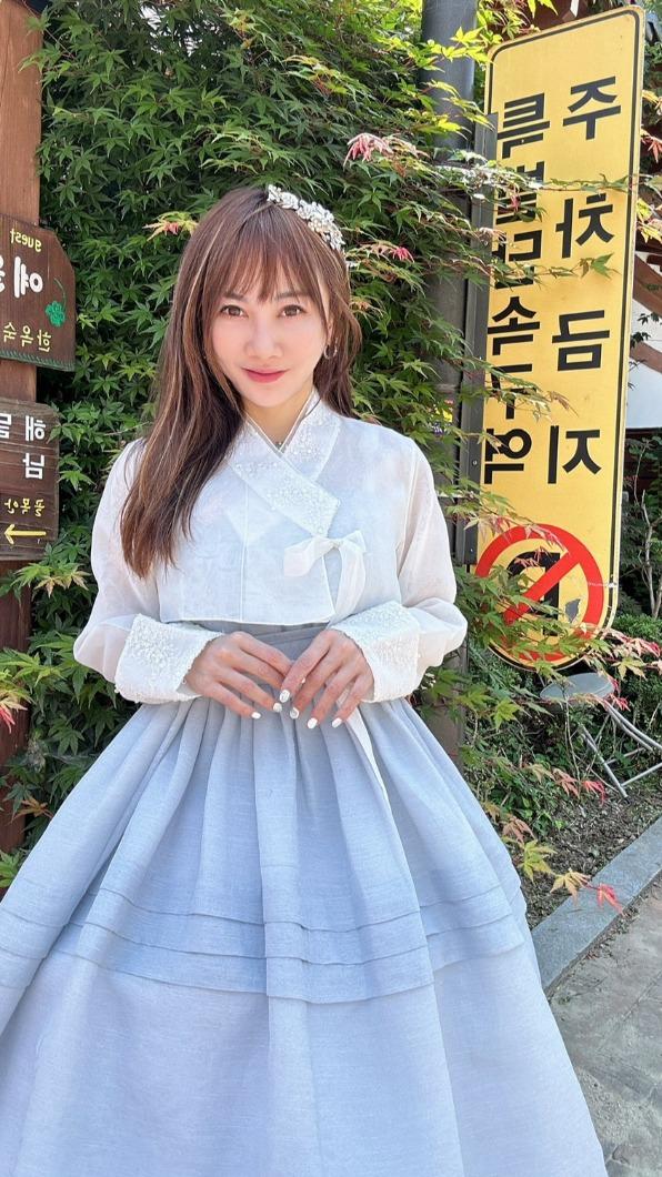 王宥忻到了韓國體驗了穿韓服演大長今。(圖/固力狗提供)