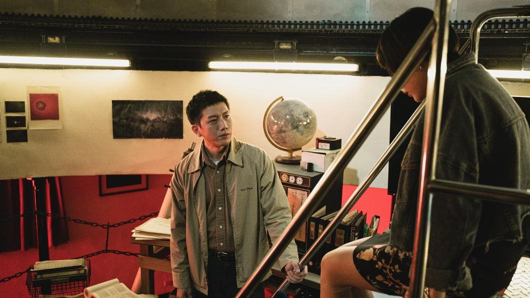 莫子儀在片中認為偶遇的女學生葉穎是前世深愛的女子。（圖／華映提供）