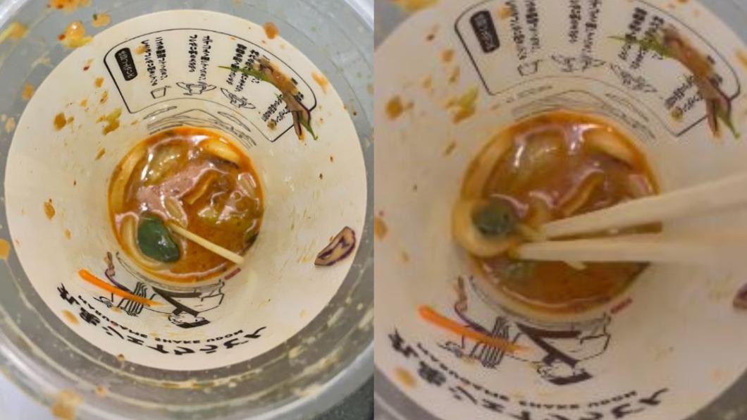 魁斗在幾乎把整碗拉麵吃完後,才發現碗底竟有1隻綠色的活青蛙。(圖/翻攝自推特)