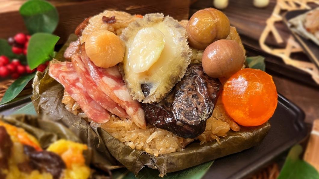 天成飯店集團的「海鮮鮑魚龍王粽」,取諧音鮑粽在佳節,討個好彩頭。(圖/天成飯店提供)