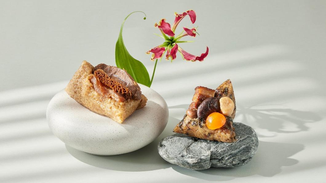寒舍集團推出7款禮盒,左是「紅燒牛三寶滿漢粽」,右是「東江梅菜干貝豚粽」。(圖/寒舍集團提供)