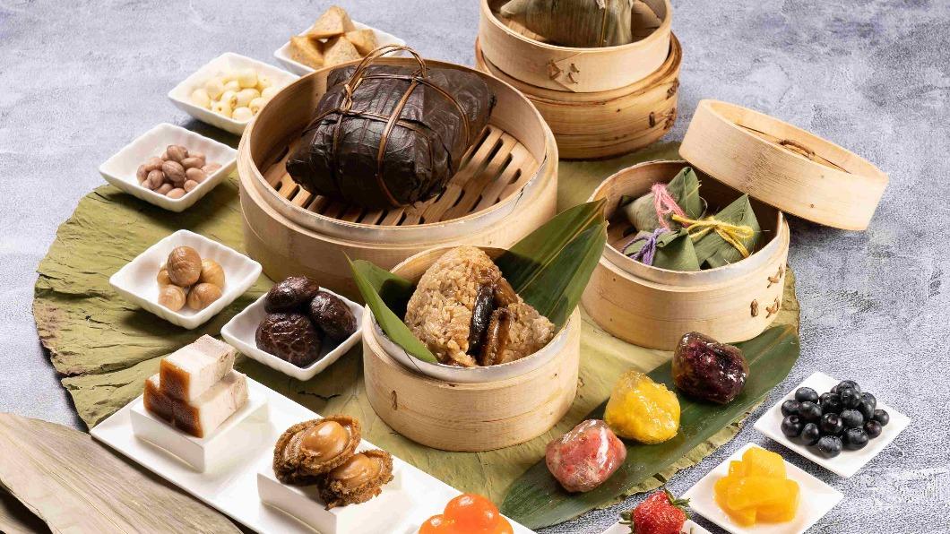義大皇家酒店的「情深義粽禮盒」,包含鮑魚八寶粽、港式鮑魚裹蒸粽和三款冰粽。(圖/義大皇家酒店提供)