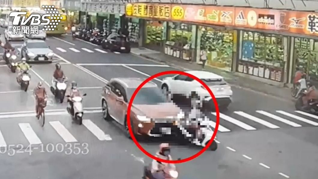 新莊女騎士飆速超車還「鬼切」 下一秒慘遭追撞噴飛倒地