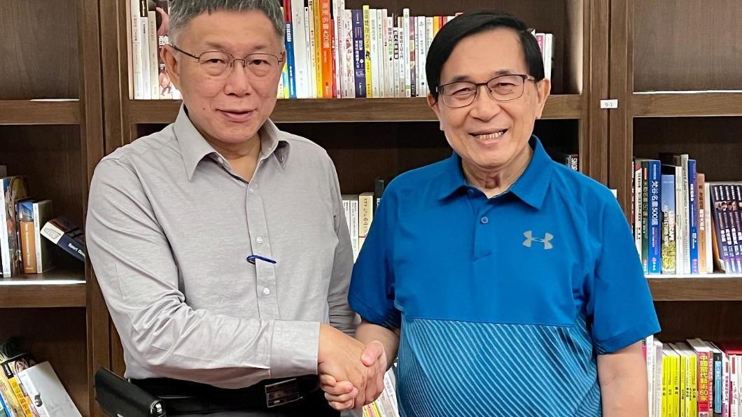 陳水扁合體柯文哲!握手燦笑「拋2點聲明」:總統經驗像活字典