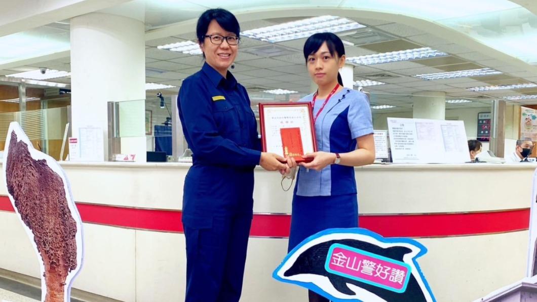 美女行員扮柯南!「苦勸」1小時保住男子80萬元