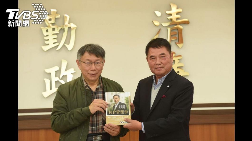 近期苗栗縣長鍾東錦(右)稱將幫柯文哲(左)募款。(圖/TVBS資料畫面)