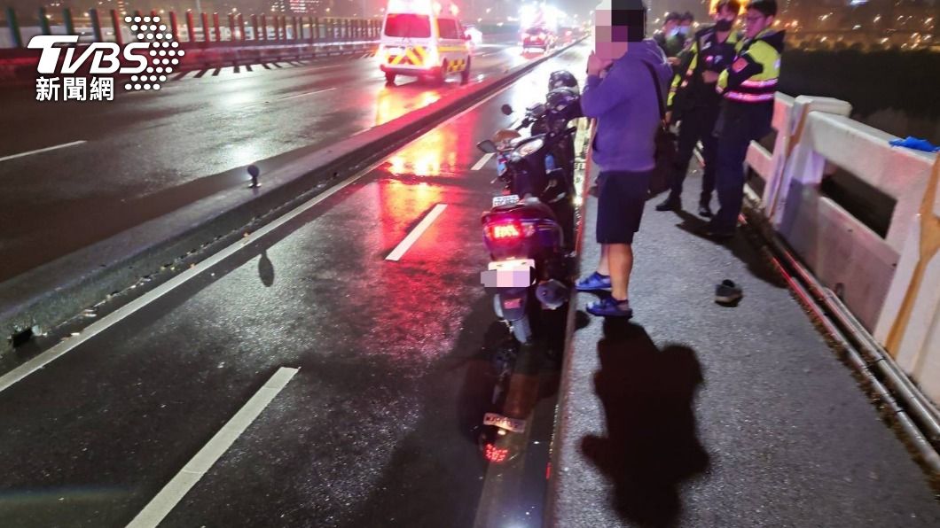 忠孝橋暗夜驚傳男騎士墜落淡水河失聯 警消搜救中