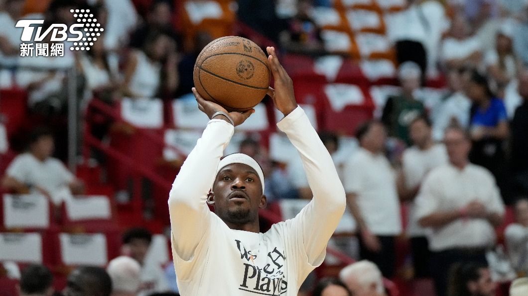 賽前正在熱身的巴特勒(Jimmy Butler),是熱火一路過關斬將的關鍵人物。 (圖/達志影像美聯社)