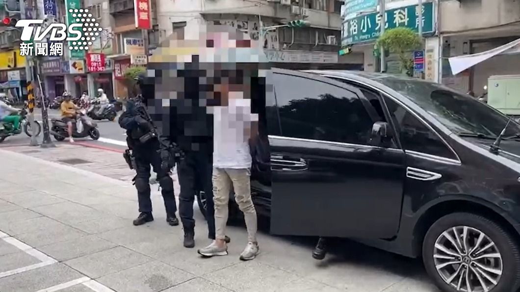 警方逮捕幕後專門吸收未成年的林姓幫派份子。(圖/TVBS)