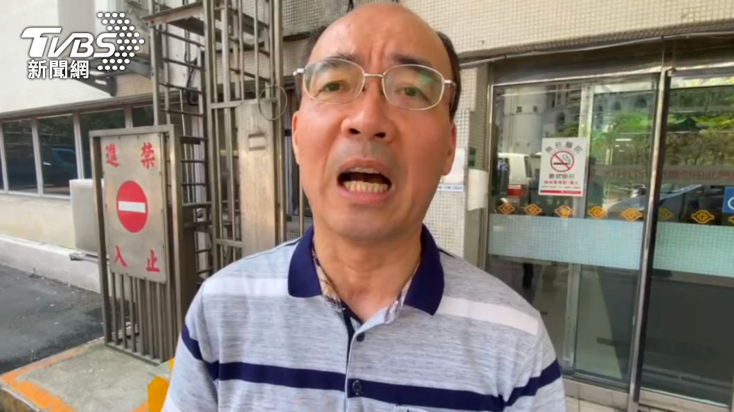武崙國小校長楊坤祥說明事情經過。(圖/TVBS)