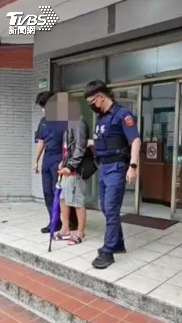 警方將男子依法送辦。(圖/TVBS)