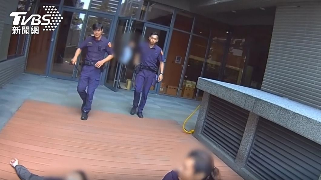 假投資狂撈2千萬!警查緝詐團機房 犯嫌跳樓逃逸摔斷腿
