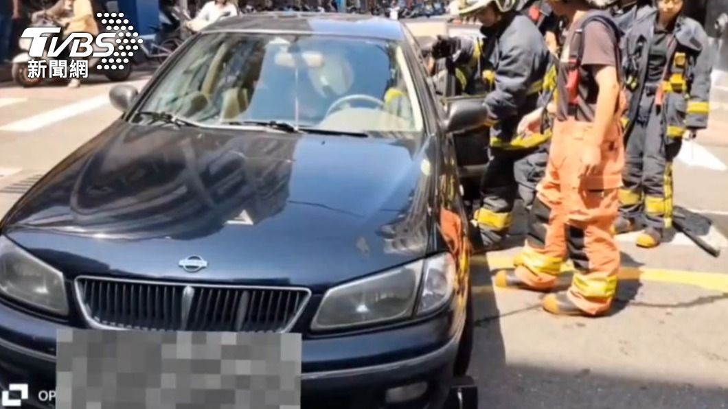 新北男開車上班路中睡死一度昏迷 警消破窗驚現毒品、針頭