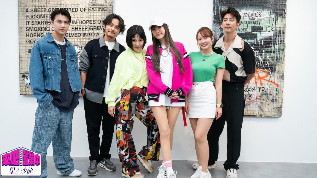 王子（左起）、楊銘威、謝依霖、謝金燕、林莎、修杰楷一同合影。（圖／TVBS）