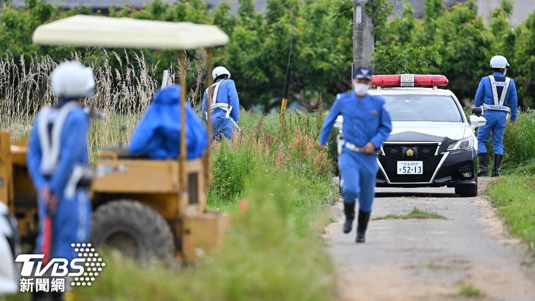 圖為全案結束後警方在調查線索。(圖/達志影像美聯社)