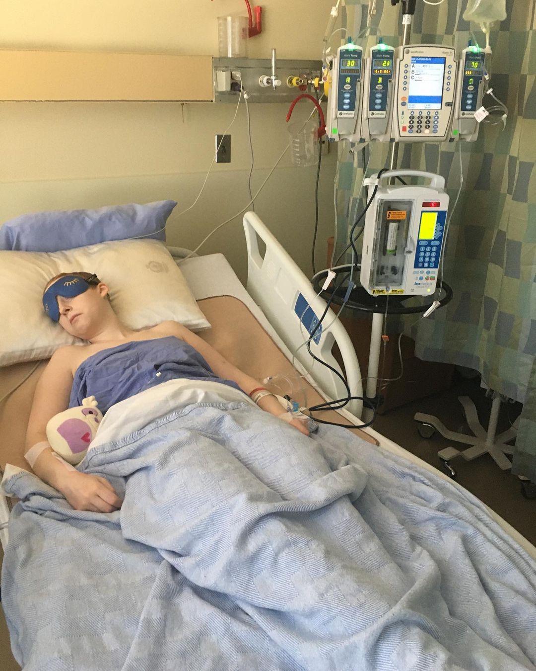 珊曼莎罹癌2年半以來多次開刀治療，如今傳出憾事。（圖／翻攝自Samantha Weinstein IG）