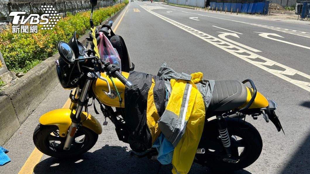 七旬翁騎檔車突偏車道　詭撞分隔島頭重創送醫亡