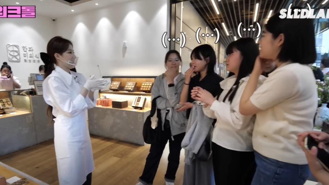 舒華在傳統點心店打工。(圖/翻攝自「워크맨-Workman」 YT)
