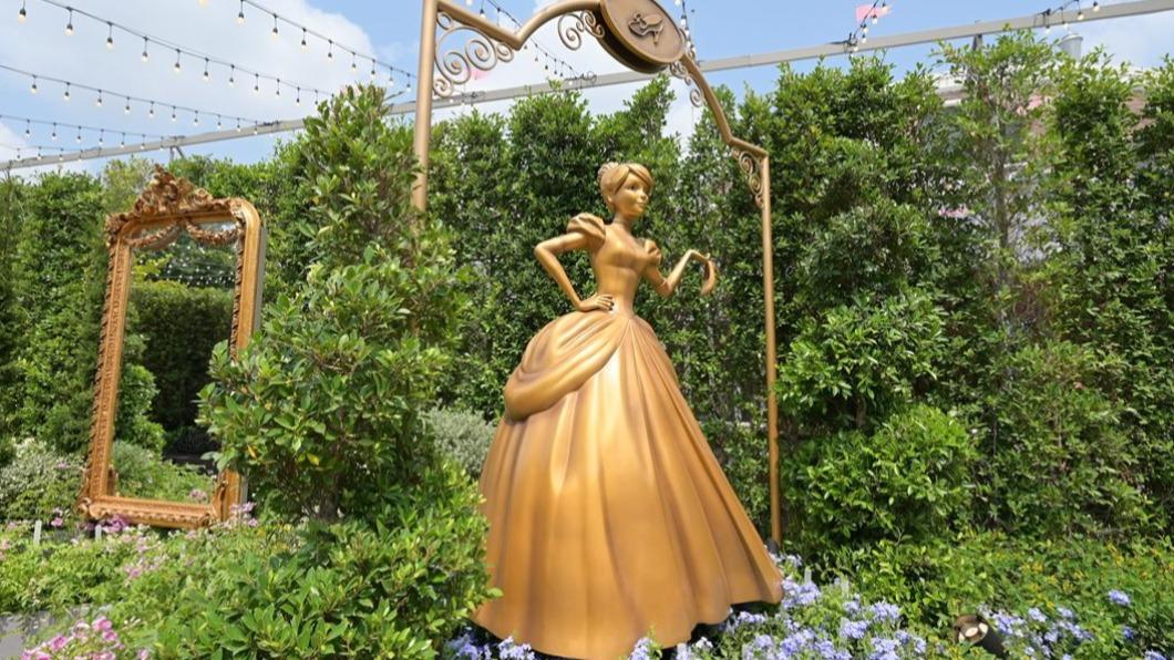 魔法花園區有12位迪士尼公主真人比例的模型出現。（圖／翻攝自Asiatique粉絲專頁）
