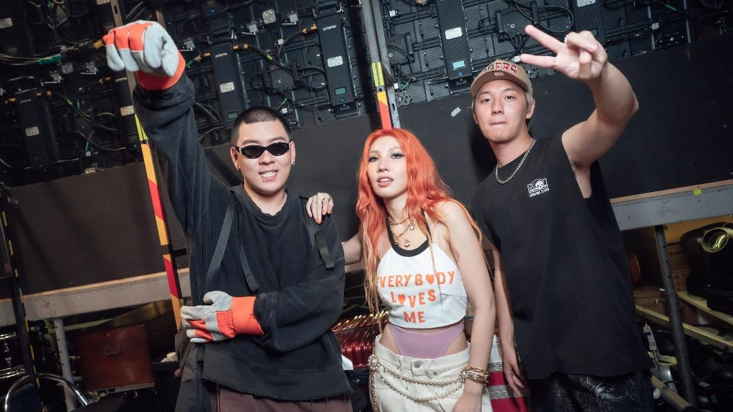 Karencici找來Rex(左)、Quanzo(右)站台。(圖/寬宏藝術提供)