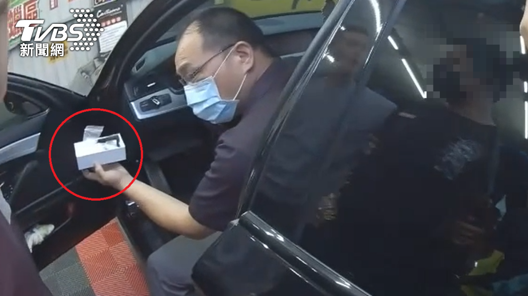 當場在車內發現毒品。(圖/TVBS)
