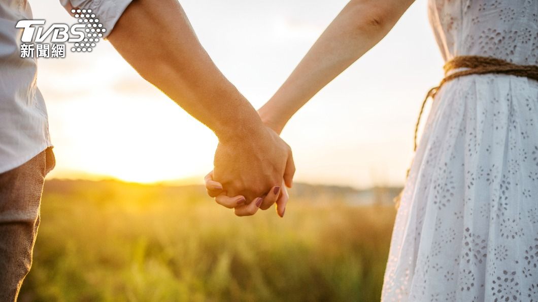 兩人以結婚為前提交往,因此儲蓄結婚基金。(示意圖,非當事人/shutterstock達志影像)