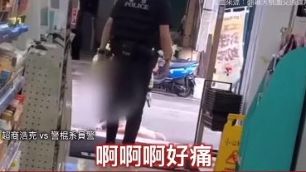 朱男在IG連續發了4段限動，且全是他在超商外遭警方敲打的影片。（圖／翻攝自當事人IG）