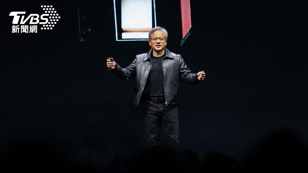 黃仁勳電腦展大談AI 王文淵率台塑四寶董事長聽講