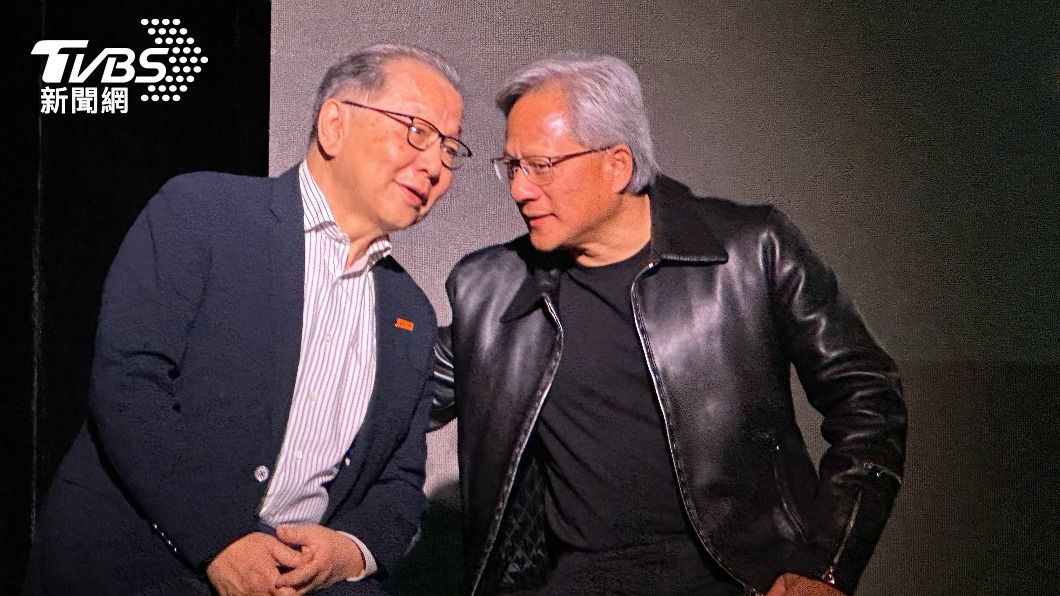 NVIDIA執行長暨創辦人黃仁勳（右）與聯發科副董事長暨執行長蔡力行。（圖／許稚佳攝）