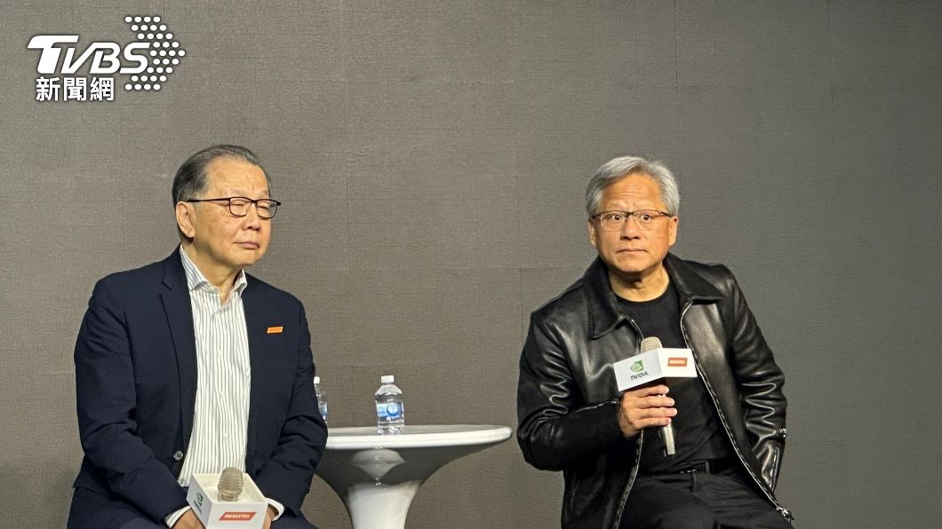 NVIDIA執行長暨共同創辦人黃仁勳(右)與聯發科執行長蔡力行。(圖/許稚佳攝)