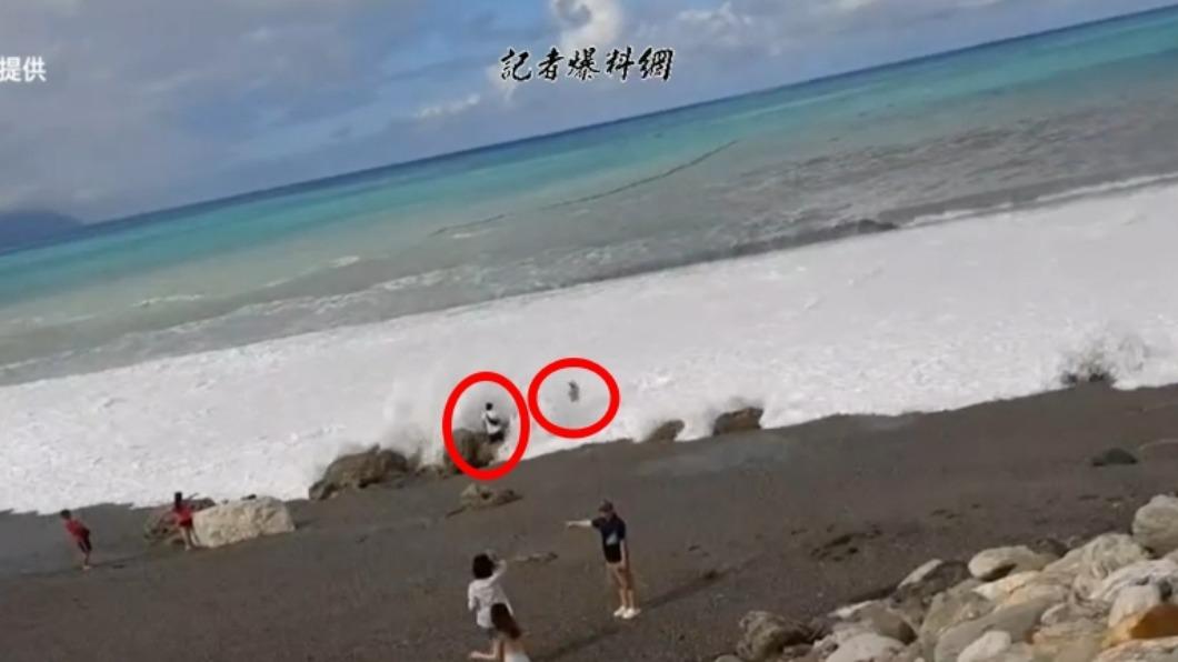 大浪打來人滅頂。（圖／翻攝自記者爆料網）