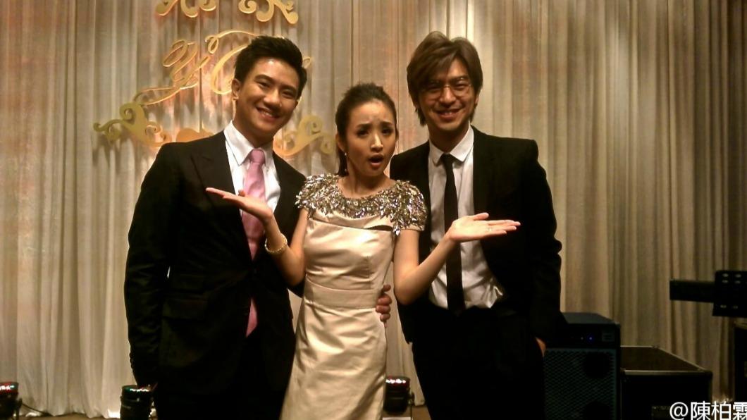 林依晨結婚當天的禮服,也被誤認是激凸,但事後發現,應該是衣服剪裁的問題。(圖/翻攝自陳柏霖微博)