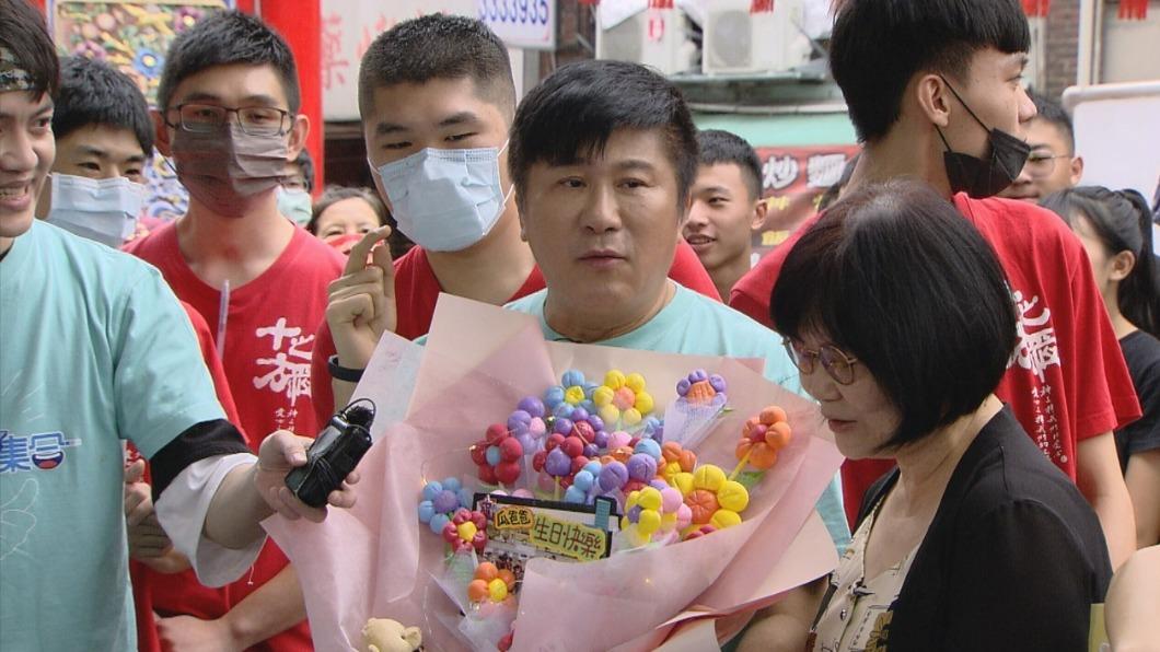 胡瓜將願望獻給中心的孩童。(圖/民視提供)