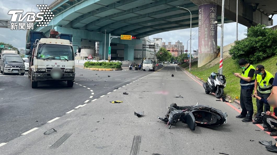 小貨車違規左轉撞機車 騎士噴飛頭部重創亡