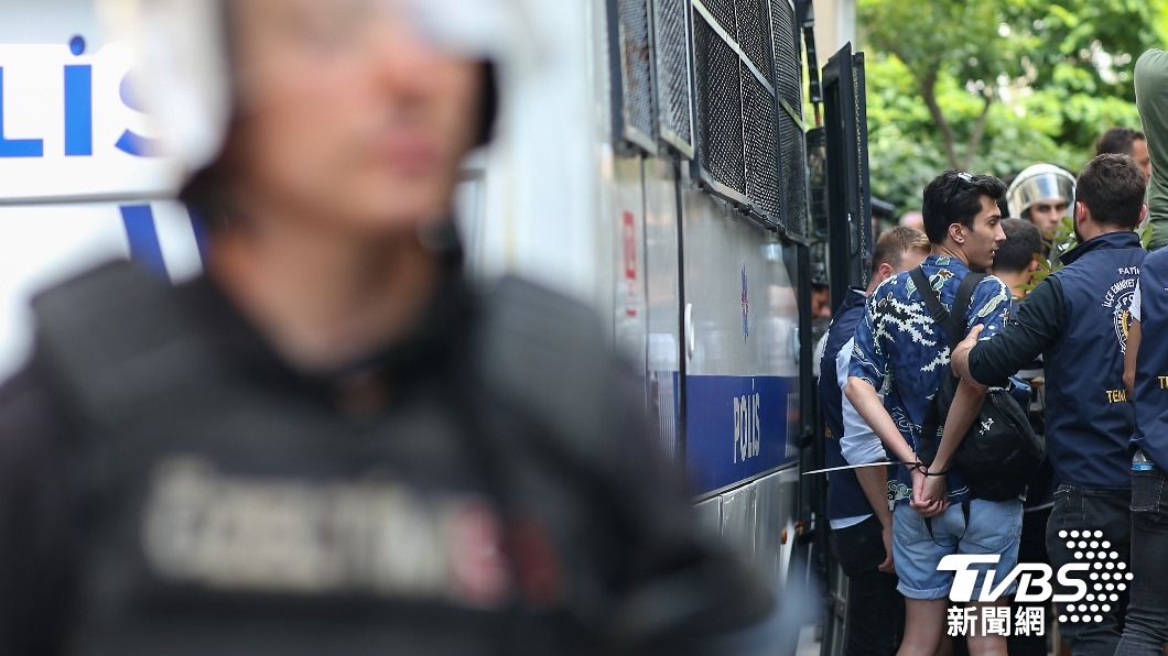 當局也禁止同志驕傲遊行,同樣採用鎮暴警察驅離遊行人士的方式,而當地LGBT群體近年飽受歧視、騷擾甚至暴力。(圖/達志影像美聯社)