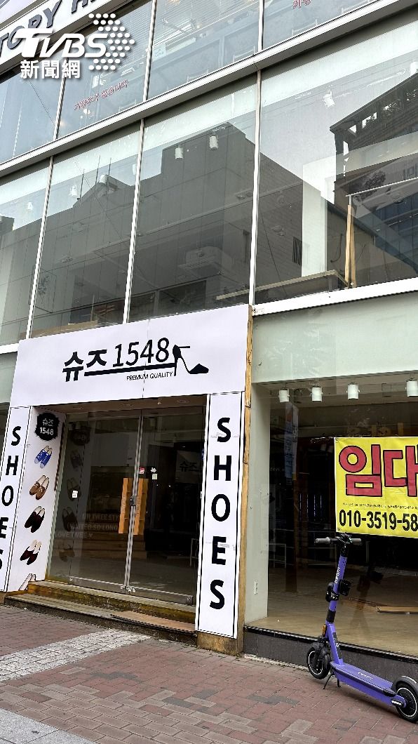 和疫情前相比,遊客少了很多,不少店面招租中。(圖/蘇憶歡攝)